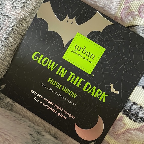 Urban Domain Skull Glow In The Dark Throw - Picture 2 of 5